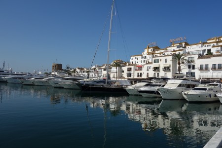 puerto Banus bateaux jeune Buchinger Marbella